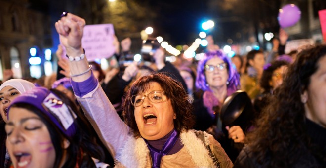 Manifestantes en la marcha del 8M en Bilbao. REUTERS/Vincent West