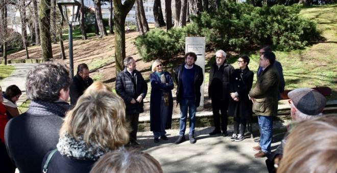 Inaguración del monolito en honor de Ángeles Vilariño. / CONCELLO DA CORUÑA