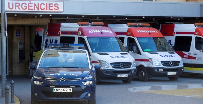 Vista general de la puerta de entrada del Hospital General de Castellón donde fueron ingresados el acusado y la víctima. EFE