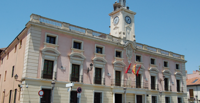 Fachada principal del Ayuntamiento de Alcalá de Henares (Madrid).