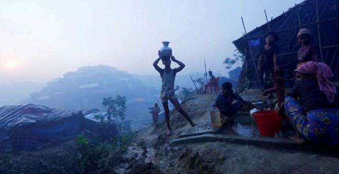 Refugiados Rohingyas en un campo de refugiados en Bangladesh. | (ADNAN ABIDI | REUTERS)