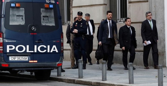 Els advocats de Carme Forcadell, Andreu Van den Eynde, i de Jordi Turull Jordi Pina Massachs, en la seva arribada al Tribunal Suprem / EFE/Mariscal