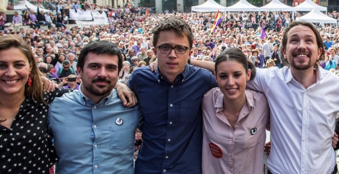 Lorena Ruiz-Huerta, Ramón Espinar, Iñigo Errejón, Irene Montero e Pablo Iglesias. Podemos