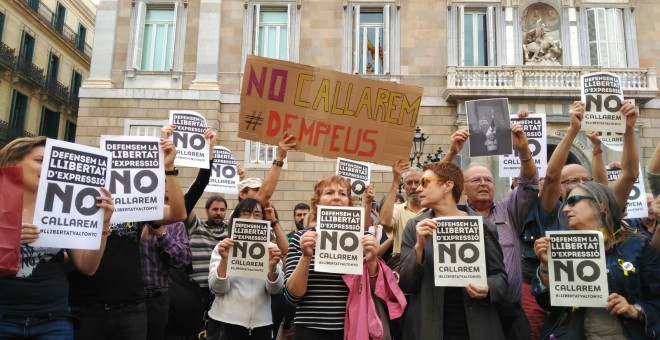 Concentració aquest dimecres 23 de maig a la plaça de Sant Jaume de Barcelona en suport de Valtonyc. / Maria Rubio.