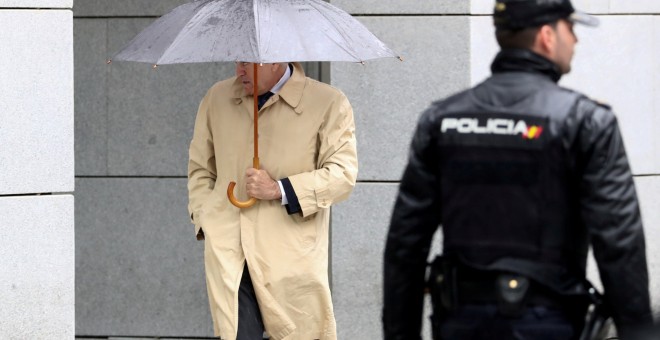 El extesorero del PP Luis Barcenas a su llegada a la Audiencia Nacional para la vistilla sobre la setencia de juicio de la Gürtel. REUTERS/Sergio Perez