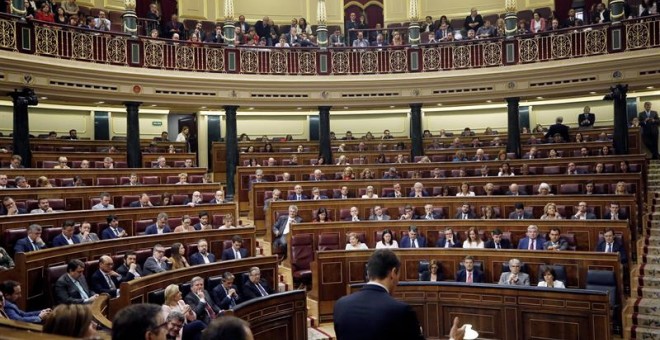 El secretario general del PSOE Pedro Sánchez, durante su intervención en el hemiciclo del Congreso para el debate de la moción de censura presentada por su partido. /EFE