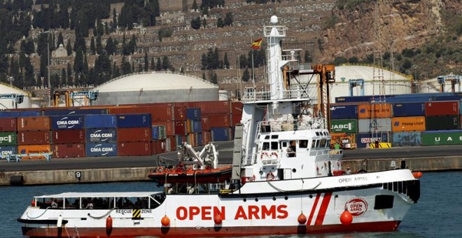 04/07/2018.-El barco 'Open Arms', arribó esta mañana al puerto de Barcelona para desembarcar a los 60 inmigrantes, entre ellos 5 mujeres y 5 menores, que fueron rescatados el pasado día 30 de junio frente a la scostas de Líbia y que hoy serán acogidos en