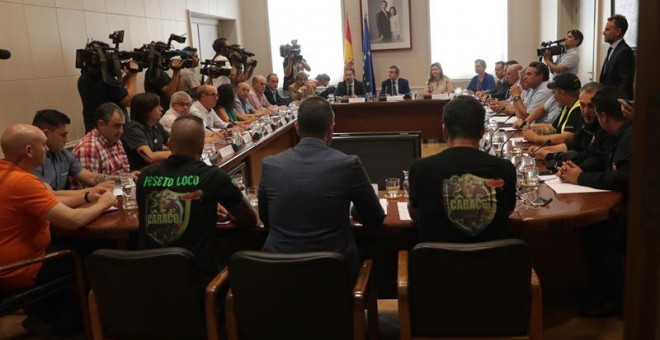 El secretario de Estado de Infraestructuras, Transporte y Vivienda, Pedro Saura, presidió la reunión con las principales asociaciones del sector del taxi hoy en el Ministerio de Fomento para tratar las protestas de los taxistas contra la proliferación de