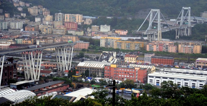 Imagen del puente que se ha derrumbado en Génova (Italia). REUTERS