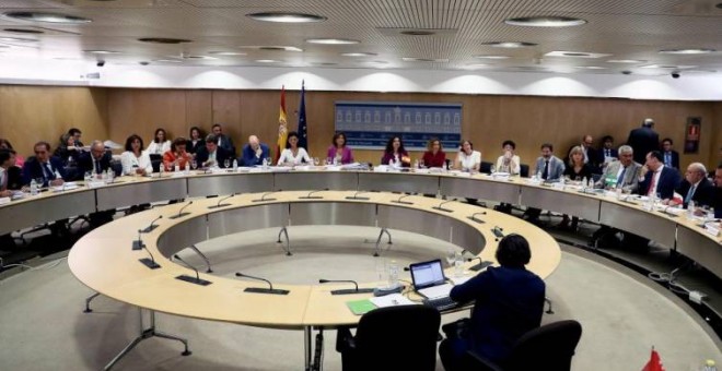 Las ministra de Hacienda y de Adminitración Territorial, María Jesús Montero y Meritxell Batet, en la la reunión con los consejeros de las comunidades autónomas en el Consejo de Política Fiscal y Financiera, del pasadao 31 de julio. EFE/Mariscal