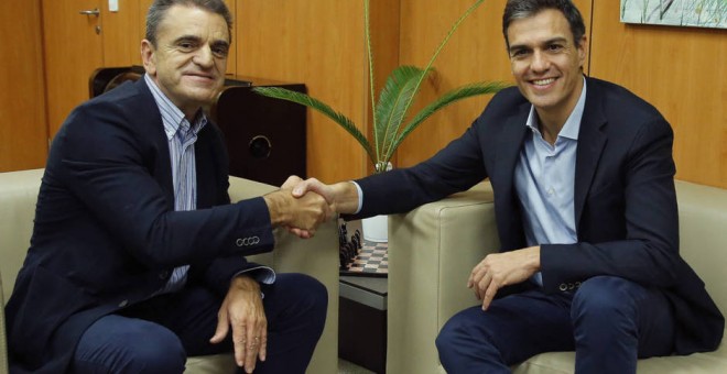 El líder del PSOE, Pedro Sánchez, con el secretario general del PSM, José Manuel Franco. EFE/Mariscal