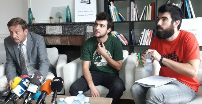 L'activista del CDR d'Esplugues de Llobregat (Baix Llobregat), Adrià Carrasco, compareix als mitjans des de Brussel·les, on està exiliat des de fa cinc mesos. @etvolemacasa