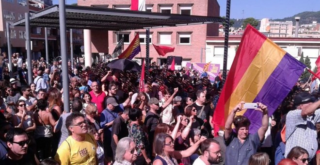 Concentració a la plaça Salvador Allende del barri del Carmel, a Barcelona, en homenatge al president de Xile enderrocat per la dictadura de Pinochet. Marc Font