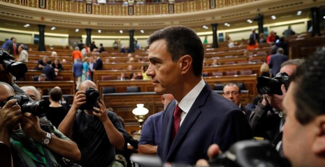 El presidente del Gobierno, Pedro Sánchez, a su llegada a la sesión de control al Gobierno hoy en el Congreso. EFE//Juan Carlos Hidalgo