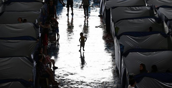 Un centro de personas evacuadas por el tifón Mangkhut en la localidad de Marikina, al este de Manilla, Filipinas.- EFE/EPA/ROLEX DELA PENA