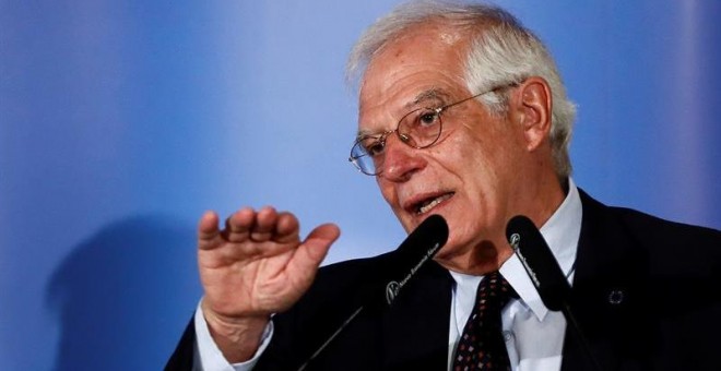 El titular d'Assumptes Exteriors, Josep Borrell, durant la seva intervenció en un esmorzar informatiu organitzat a madrid per Nueva Economia Fórum. EFE/Mariscal