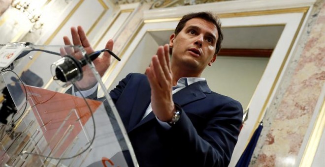 El líder de Ciudadanos, Albert Rivera, durante la rueda de prensa tras la sesión de control al Gobierno este miércoles en el Congreso. EFE/Mariscal