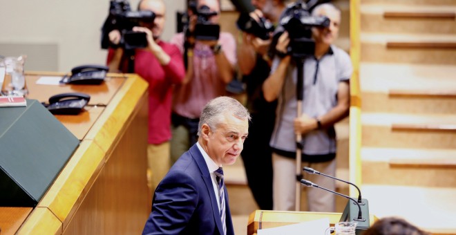 El lehendakari, Iñigo Urkullu, interviene en el pleno de Política General que celebra el Parlamento Vasco, en Vitoria. EFE/David Aguilar