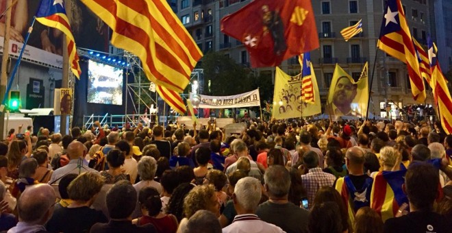 Manifestació davant la Conselleria d'Economia en el primer aniversari del 20S. / Francesc Peris