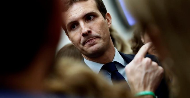 19/09/2018. El presidente del Partido Popular Pablo Casado, en los pasillos del Congreso durante la sesión de control al Ejecutivo en el Congreso de los Diputados.-EFE/Mariscal