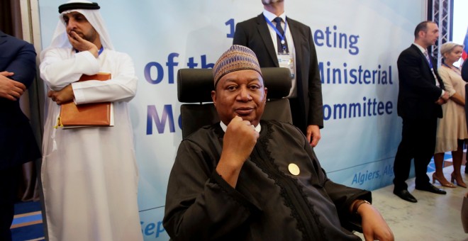 El secretario general de la OPEP Mohammed Barkindo, en la reunion de países productores en Argel. REUTERS/Ramzi Boudina