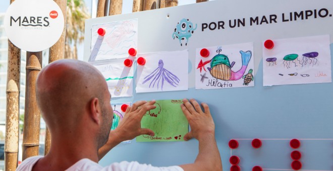 Mural de dibujos infantiles en Torremolinos - Coca Cola