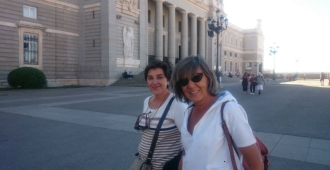 Reyes y una amiga, en la catedral de la Almudena. / H.M.