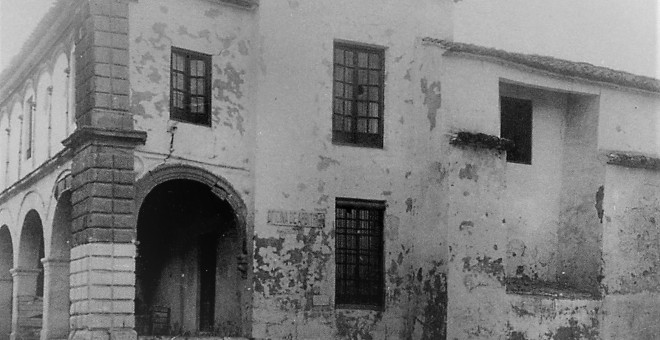 Edificio del Posito Municipal cuando alojaba tres escuelas