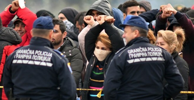 Protesta en las cercanías del cruce fronterizo de Maljevac, cerca de la ciudad de Velika Kladusa, en el norte de Bosnia. - AFP