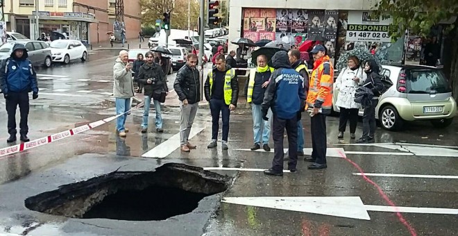 El segundo socavón de La Elipa, en una foto difundida por la Junta Municipal de Distrito de Ciudad Linea. / @JMDCiudadLineal