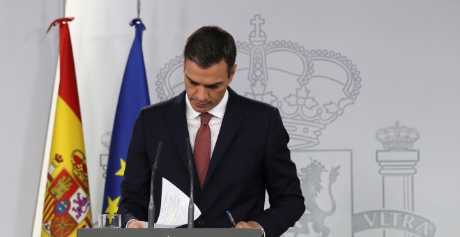 El presidente del Gobierno, Pedro Sánchez, durante la rueda de prensa que ha ofrecido en el Palacio de La Moncloa en la que ha anunciado que cambiará la ley para que sea la banca la que pague el impuestode las hipotecas.EFE/Ballesteros