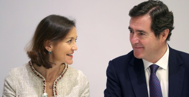 La ministra de Industria Reyes Maroto, y el presidente de la CEOE Antonio Garamendi, en una reunión con empresarios españoles que tienen intereses en Cuba. EFE/JuanJo Martin