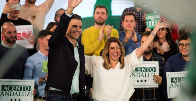 La candidata a la reelección de la Presidencia de la Junta, Susana Díaz, y el presidente del Gobierno y secretario general del PSOE, Pedro Sánchez, durante un acto público en Marbella. EFE/Daniel Pérez