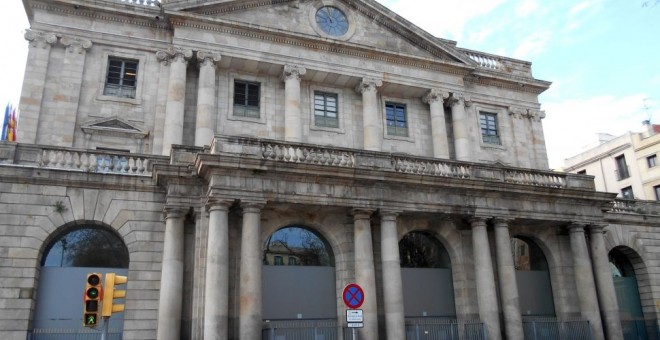 La façana de la Llotja de Mar de Barcelona.