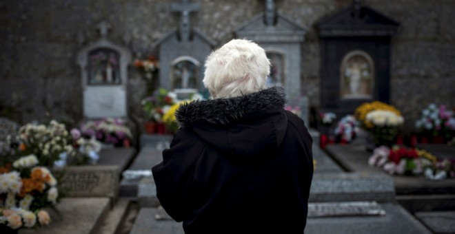 En el cementerio de Las Palmas de Gran Canaria se ha homenajeado al dictador ante una fosa republicana - EFE