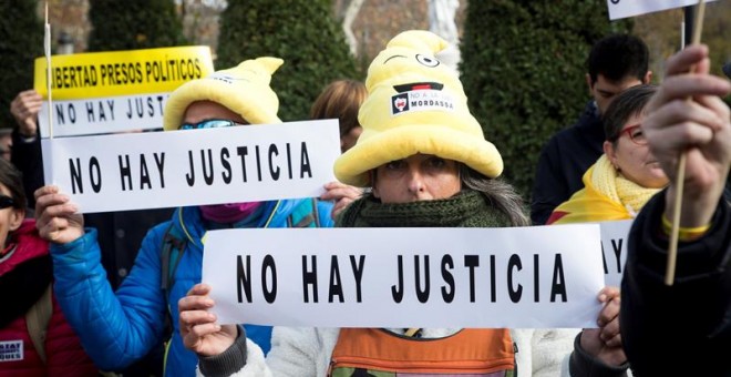 Concentración convocada hoy ante la sede del Tribunal Supremo en Madrid por la organización soberanista Clam per la llibertat (Grito por la libertad) y apoyada por ERC, PDeCAT, CUP, la Crida Nacional y otras asociaciones, bajo el lema 'No hay Justicia' pa