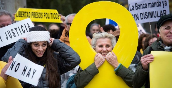 Concentración convocada hoy ante la sede del Tribunal Supremo en Madrid por la organización soberanista Clam per la llibertat (Grito por la libertad) y apoyada por ERC, PDeCAT, CUP, la Crida Nacional y otras asociaciones, bajo el lema 'No hay Justicia' pa