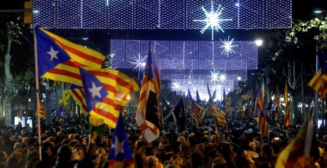 21/12/2018.- Manifestación unitaria del independentismo que bajo el lema 'Tumbemos el régimen. Por los derechos sociales y políticos y por la autodeterminación. Contra la represión', se lleva a cabo esta tarde en Barcelona, en el primer aniversario de las