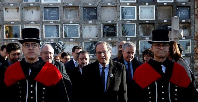 El presidente de la Generalitat, Quim Torra, a su llegada al cementerio de Montjuic para participar en la tradicional ofrenda floral a la tumba de Francesc Macià, con motivo del 85 aniversario de la muerte del primer presidente de la Generalitat republica