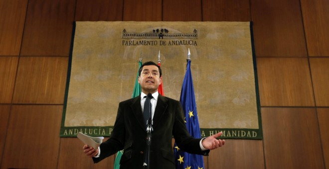 El líder del PP-A, Juanma Moreno, durante su comparecencia en el Parlamento de Andalucía en Sevilla tras firmar los acuerdos con Cs y Vox para su investidura como próximo presidente de la Junta de Andalucía. EFE/Jose Manuel Vidal.