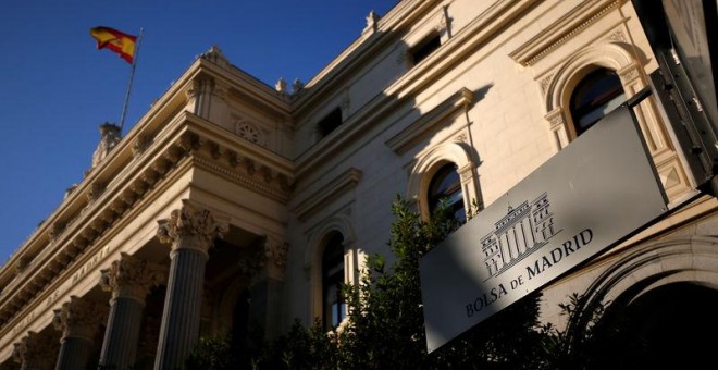 Fachada del edificio de la Bolsa de Madrid. REUTERS