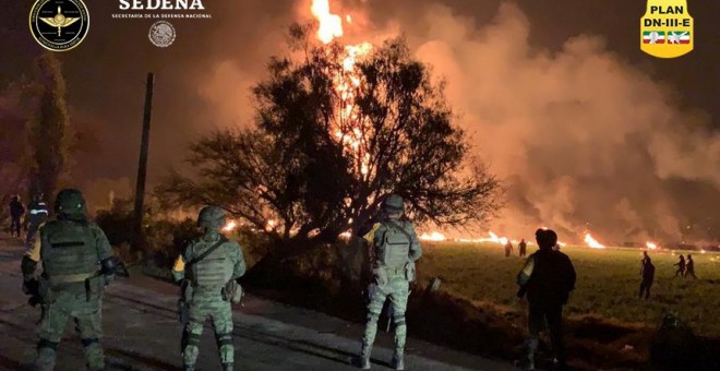 Soldados mexicanos montando guardia cerca del lugar del suceso./REUTERS