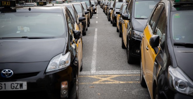 La Gran Via de Barcelona bloquejada pels taxistes. Europa Press / David Zorrakino