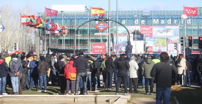 La huelga de taxis se traslada a la Asamblea de Madrid para un pleno monográfico | EP