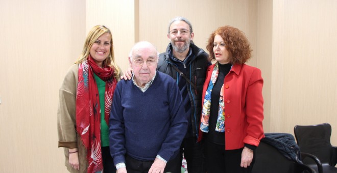 Ana Isabel Jiménez, alcaldesa de Palomares del Río, junto a Horacio Hermoso, su hijo Cayetano, y la edil del Ayuntamiento de Sevilla, Adela Castaño