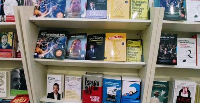 Els llibres sobre el Procés ocupen un espai creixent a les llibreries. ANDER ZURIMENDI