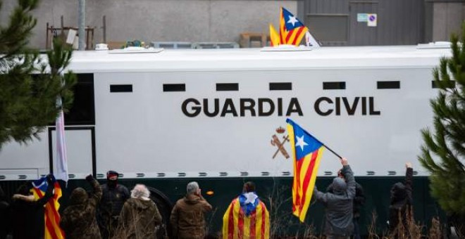 Un momento del traslado a Madrid de los presos independentistas./Europa Press