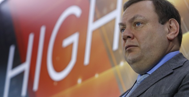 El magnate ruso Mikhail Fridman, presidente del consejo de supervisión de Alfa Group Consortium y consejero de ?5 Retail Group, en el acto de la salida a bolsa en Moscú de su grupo de distribución. REUTERS/Sergei Karpukhin