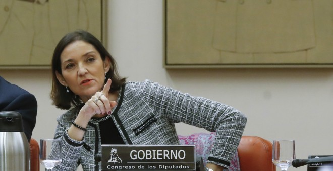 La ministra de Industria, Reyes Maroto, momentos antes de su comparecencia en comisión en el Congreso para informar sobre las medidas del Ministerio ante el concurso de acreedores presentado por el astillero La Naval, de Sestao (Vizcaya). EFE/Juan Carlos