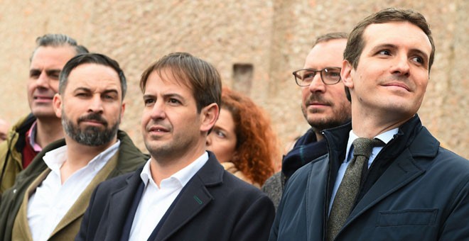 Santiago Abascal (Vox) y Pablo Casado (PP), en la manifestación de la plaza de Colón, en Madrid. / EFE